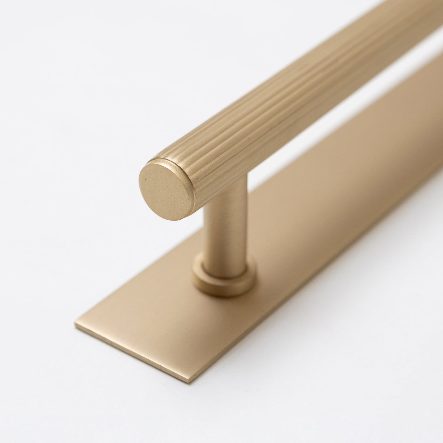 Solid Brass Straight Knurled Kitchen Pull Handles & Knobs - Satin Brass Finish