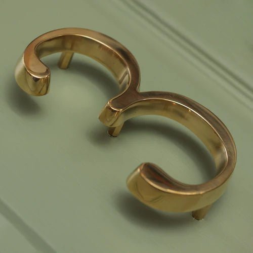 Brass bee Premium Floating Plain House Numbers in polished brass finish, featuring a sleek design with rounded edges, suitable for numbering from 0 to 9.