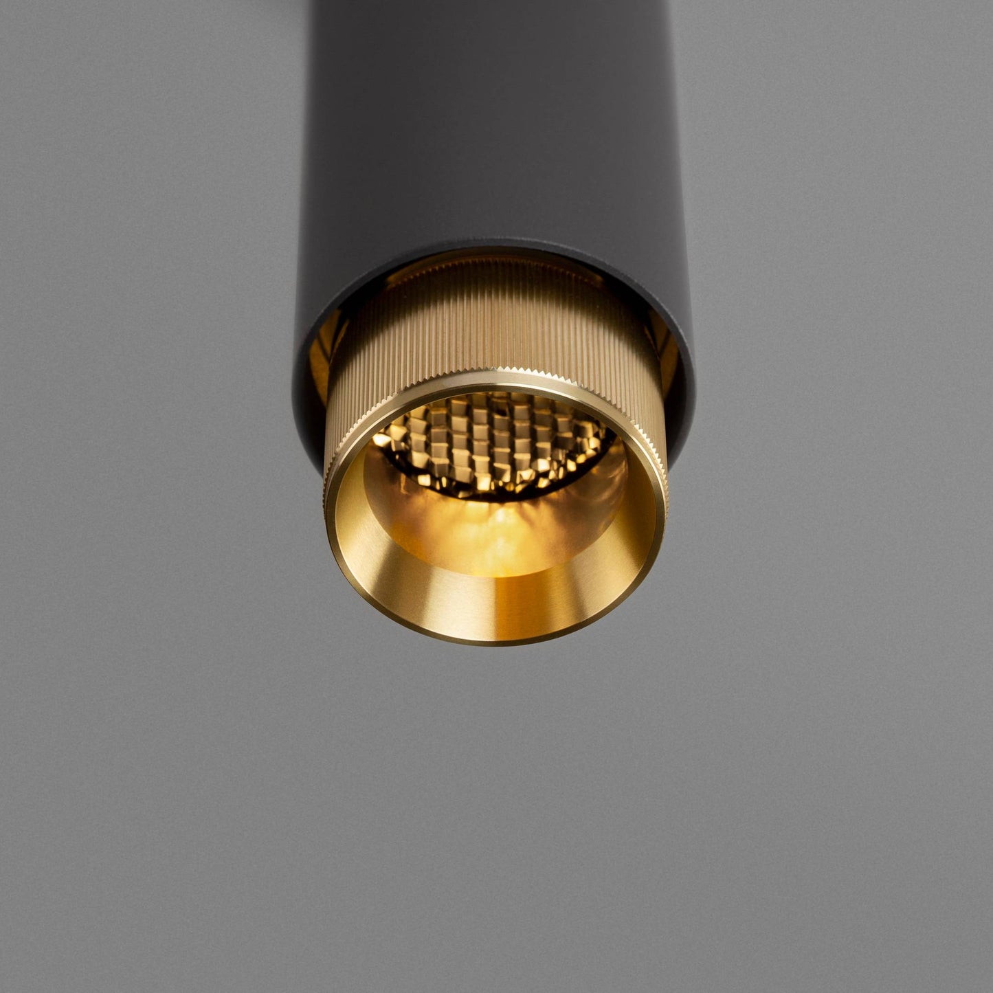 Exhaust Pendant Linear Graphite detail