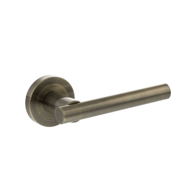 Atlantic STATUS Nebraska Lever Door Handle on Round Rose in a brushed bronze finish, featuring a smooth lever design and a circular rose for secure installation.