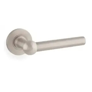 Siskin Lever on Rose