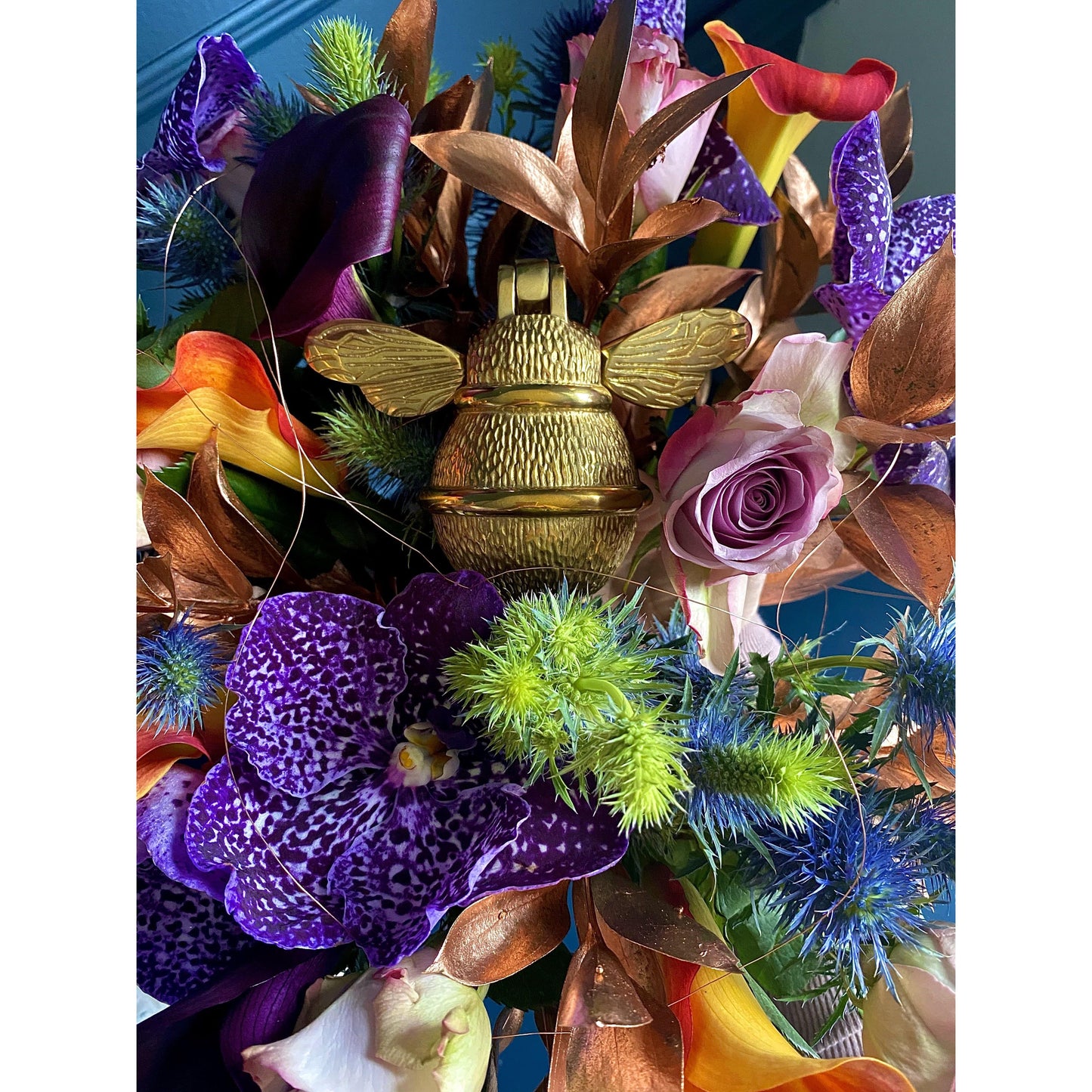 Bumble Bee Brass Door Knocker - Brass Finish - Brass bee