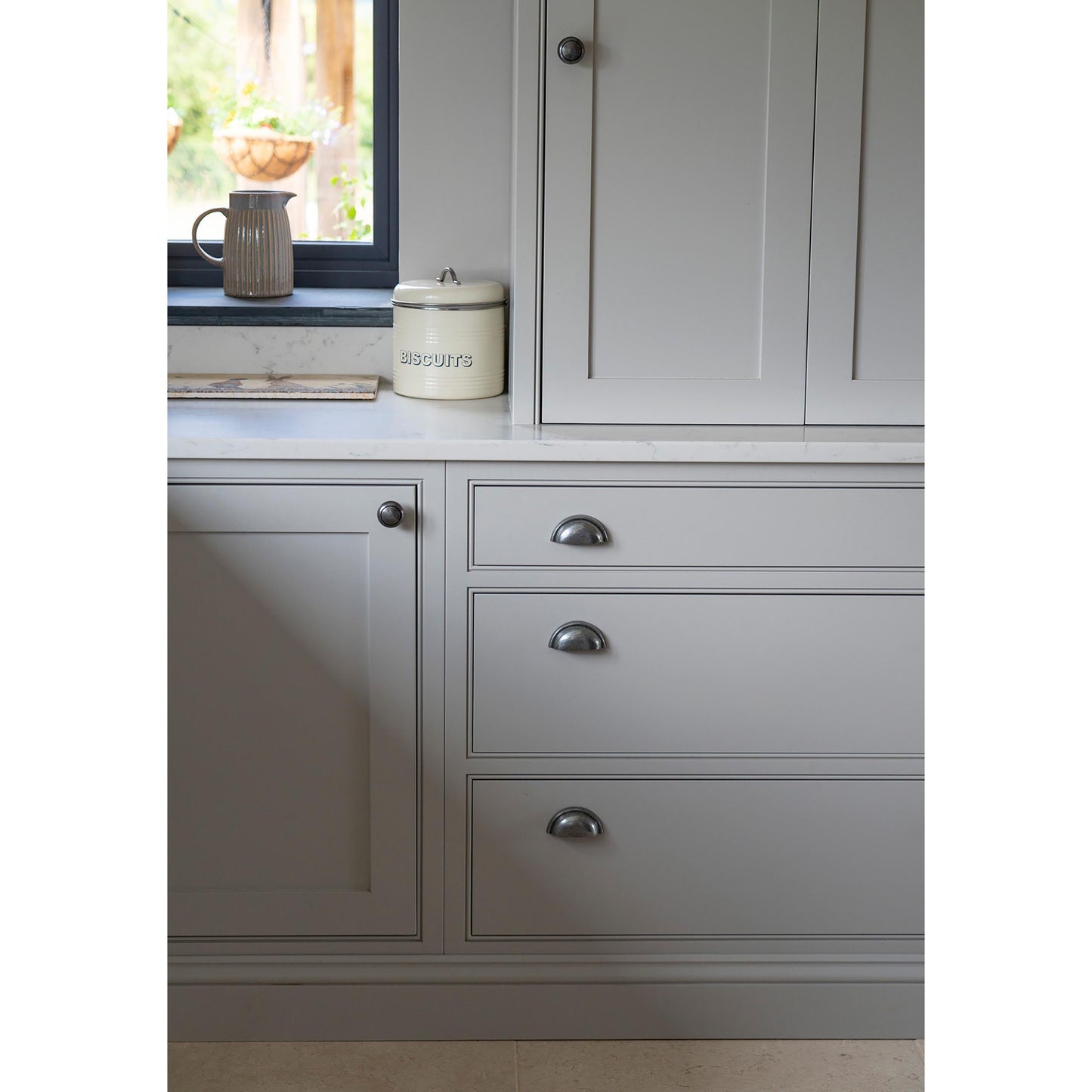 Regency Concealed Drawer Pull