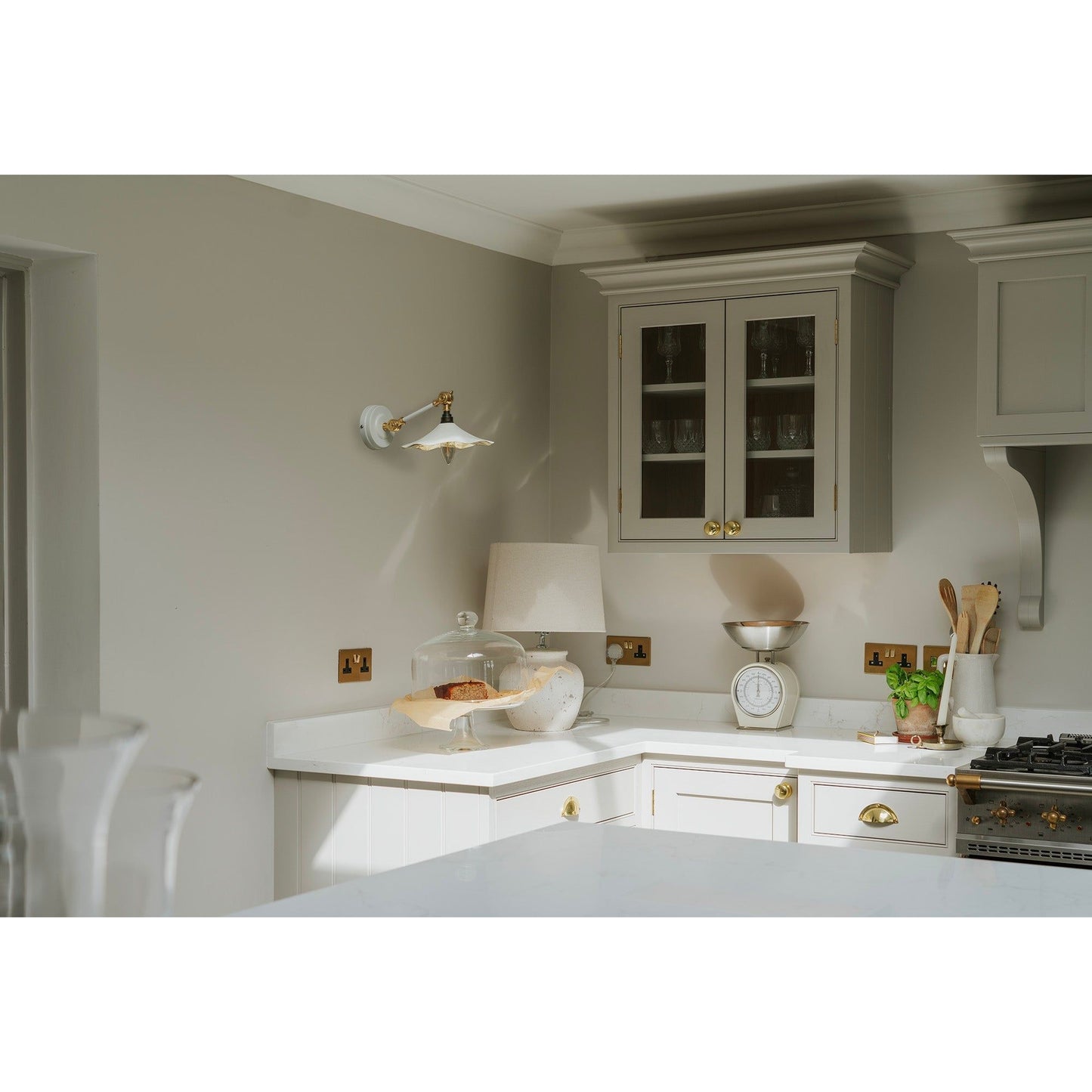 Smooth Brass Flora Wall Light