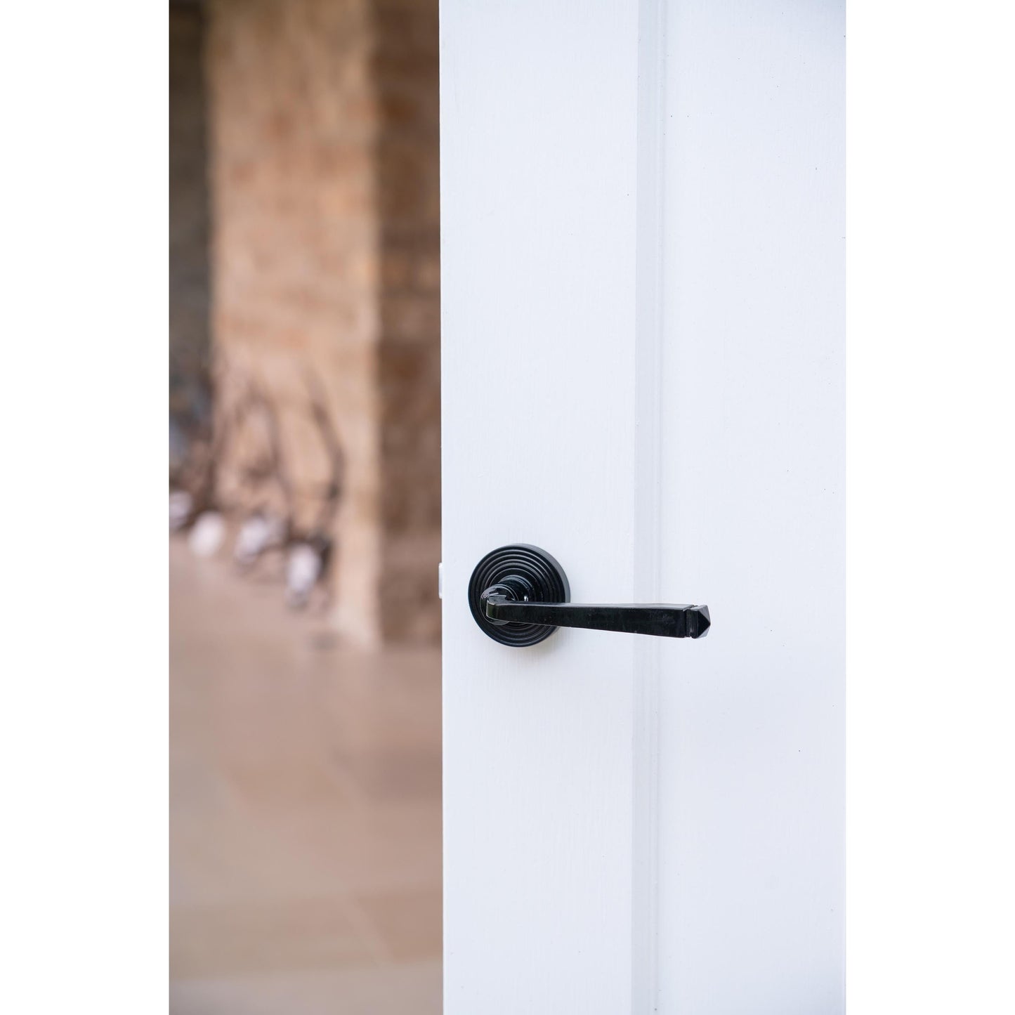 Avon Round Lever on Rose Set (Unsprung)