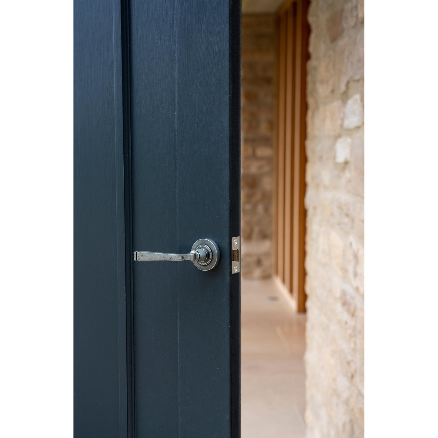 Avon Round Lever on Rose Set (Unsprung)