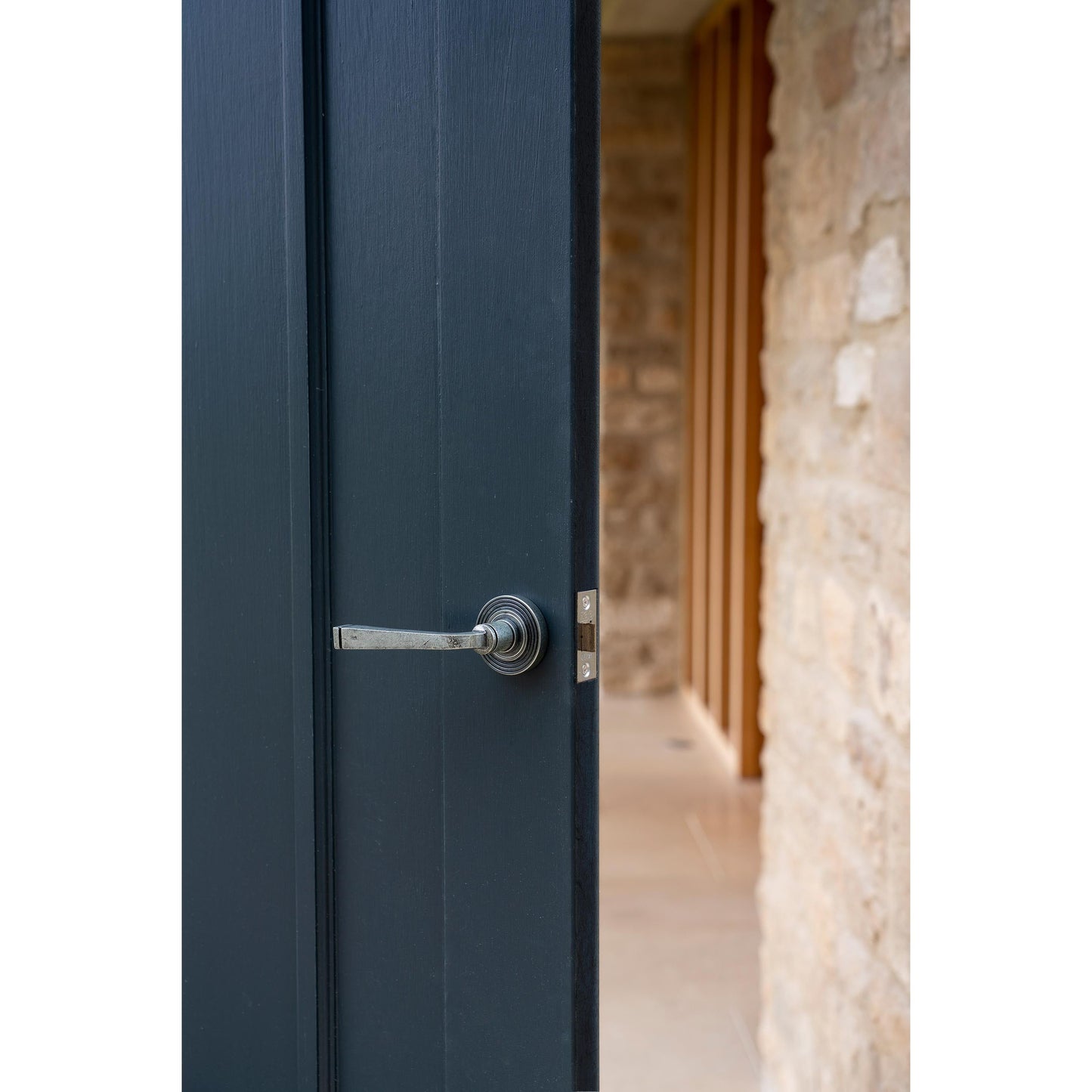 Avon Round Lever on Rose Set (Unsprung)