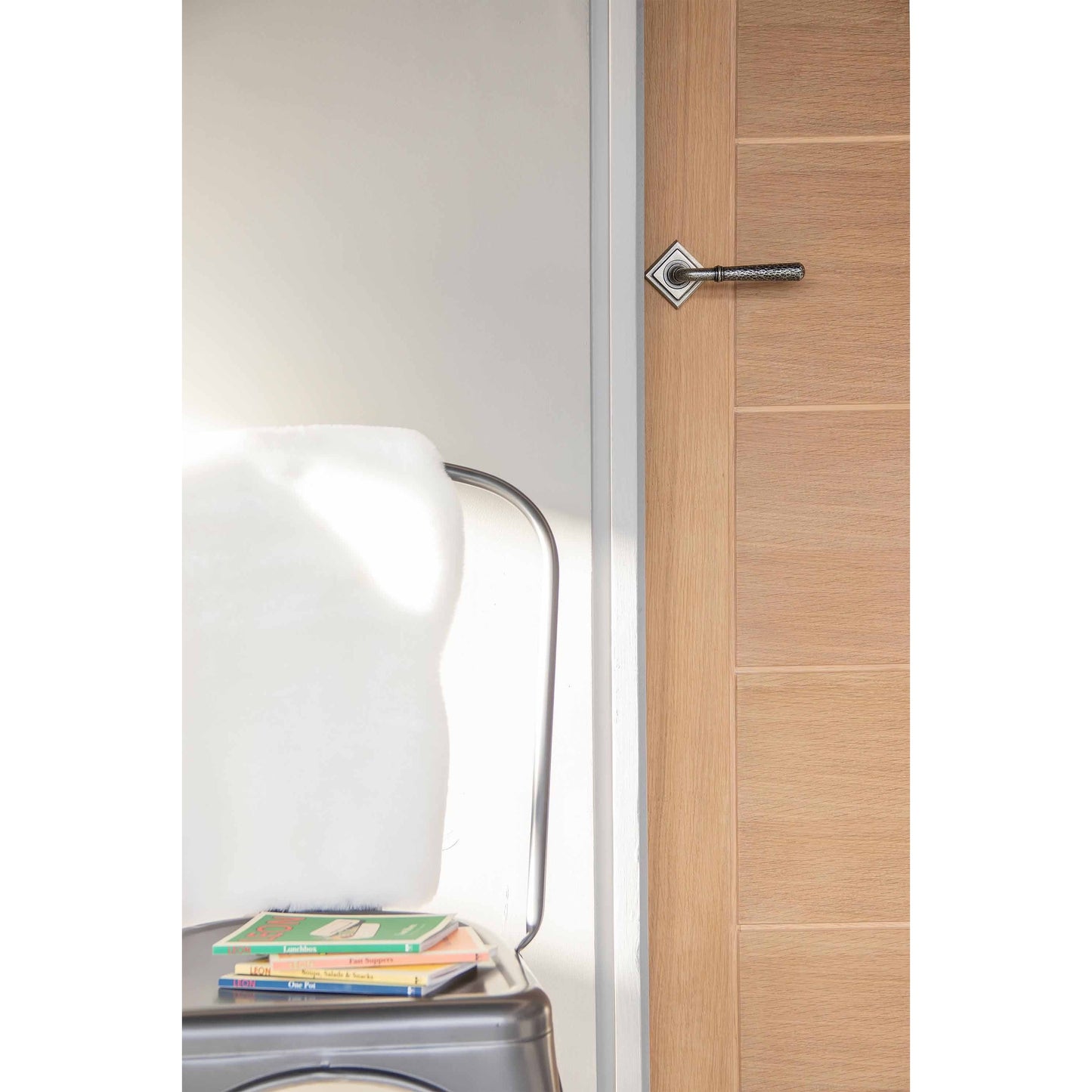 Hammered Newbury Lever on Rose Set (Unsprung)