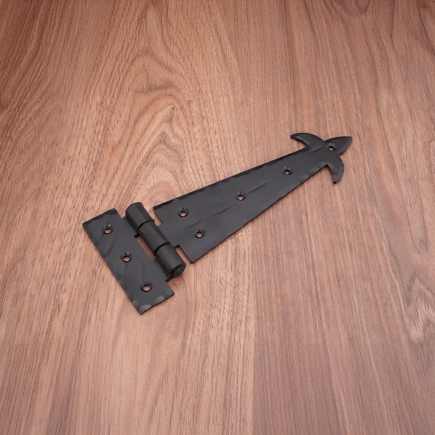Spike Arrow Hinge