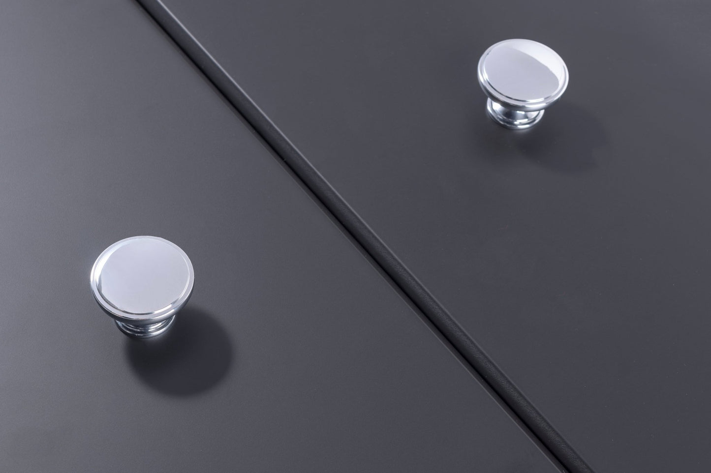 Carlisle Brass Oxford Knob in a polished chrome finish, featuring a round design and affixed to a dark surface.