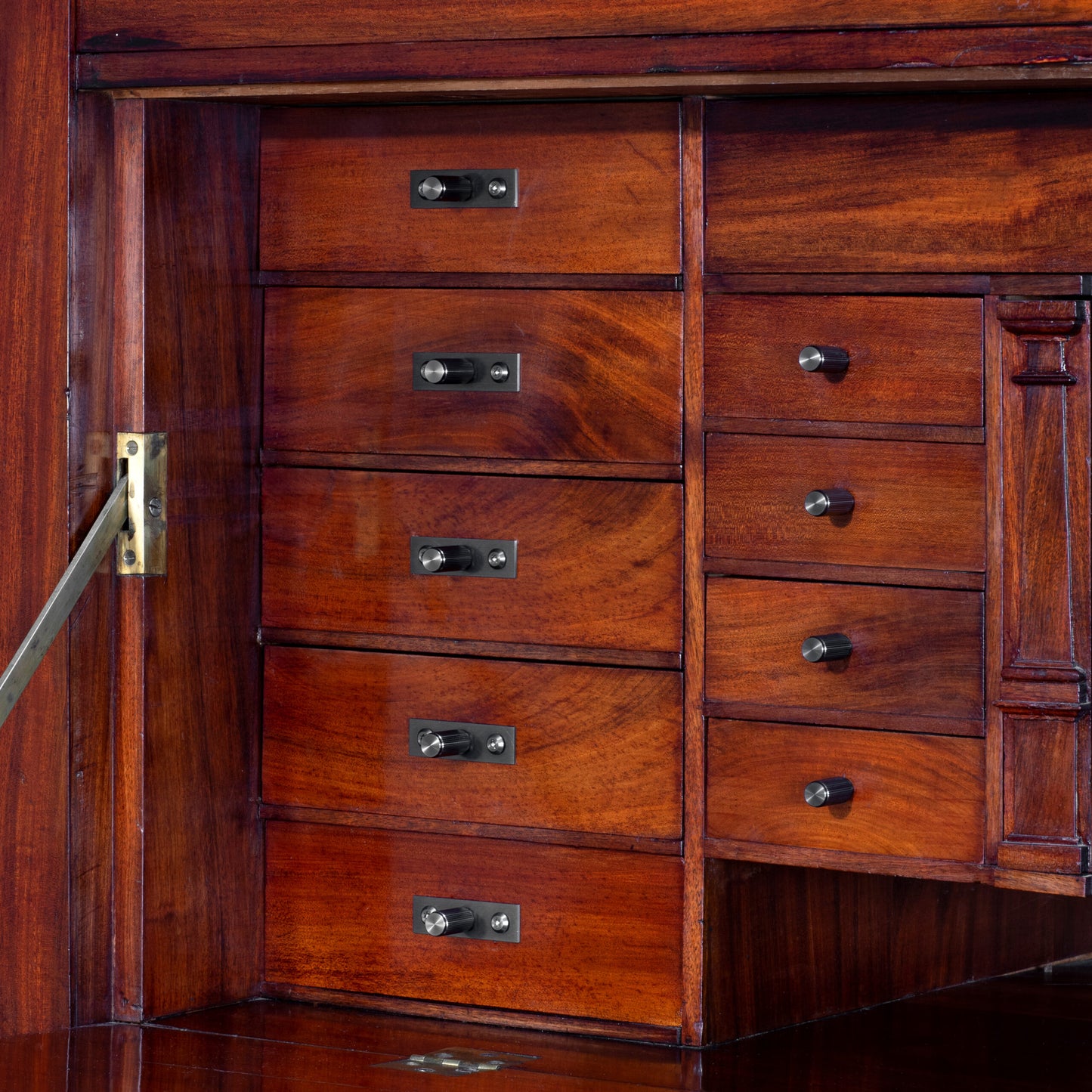 Linear Furniture Knob