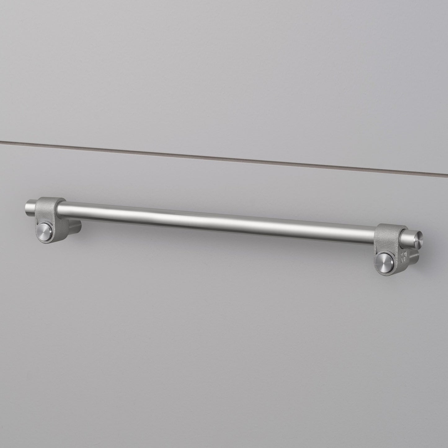 Cast Pull Bar