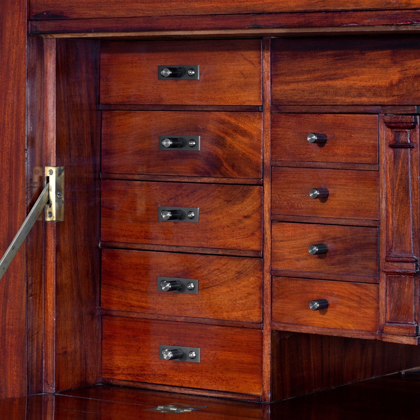 Linear Furniture Knob