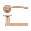 Adria Lever on Rround rose