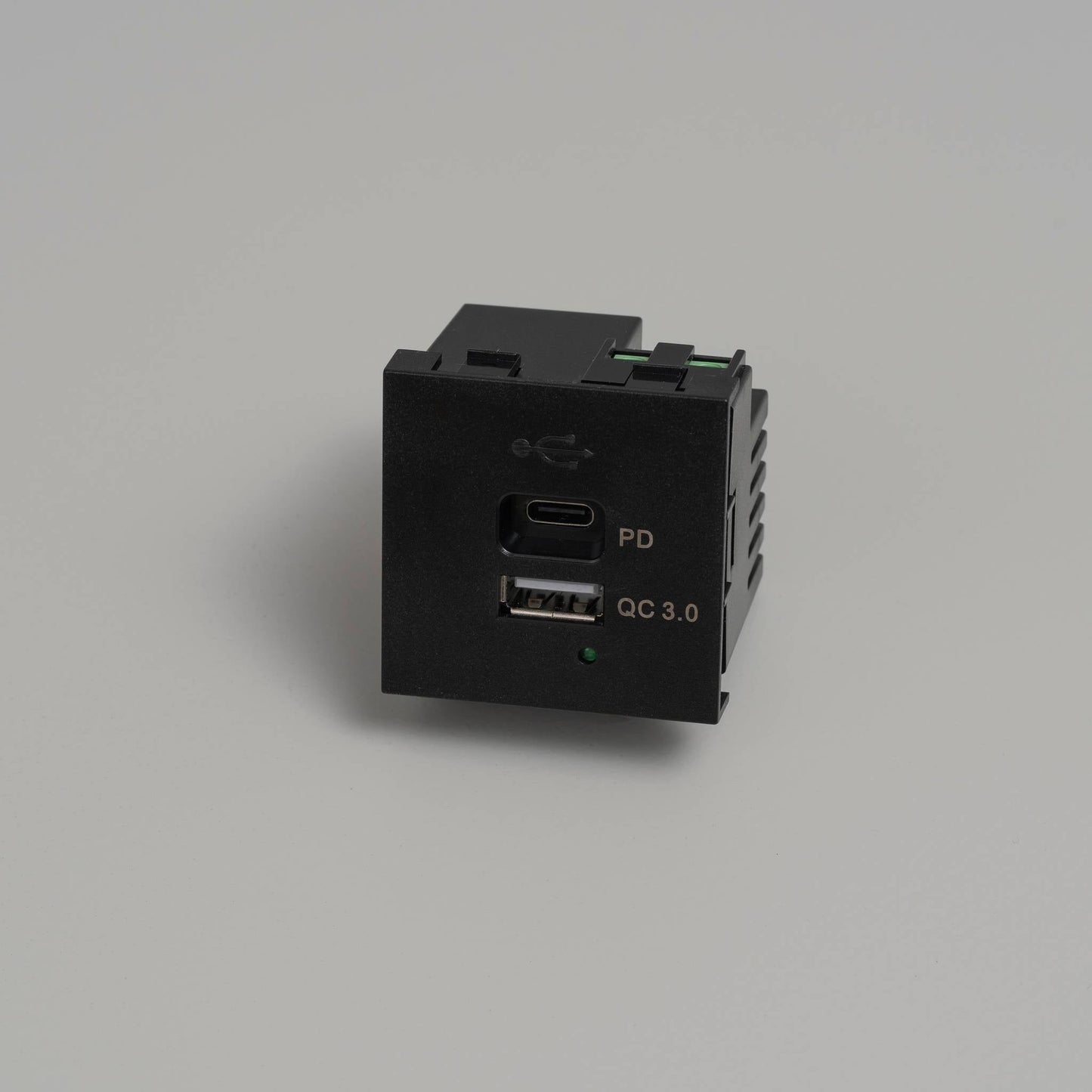 Buster + Punch Usb Module / Usb A+c Quickcharge / 45 Mm Black