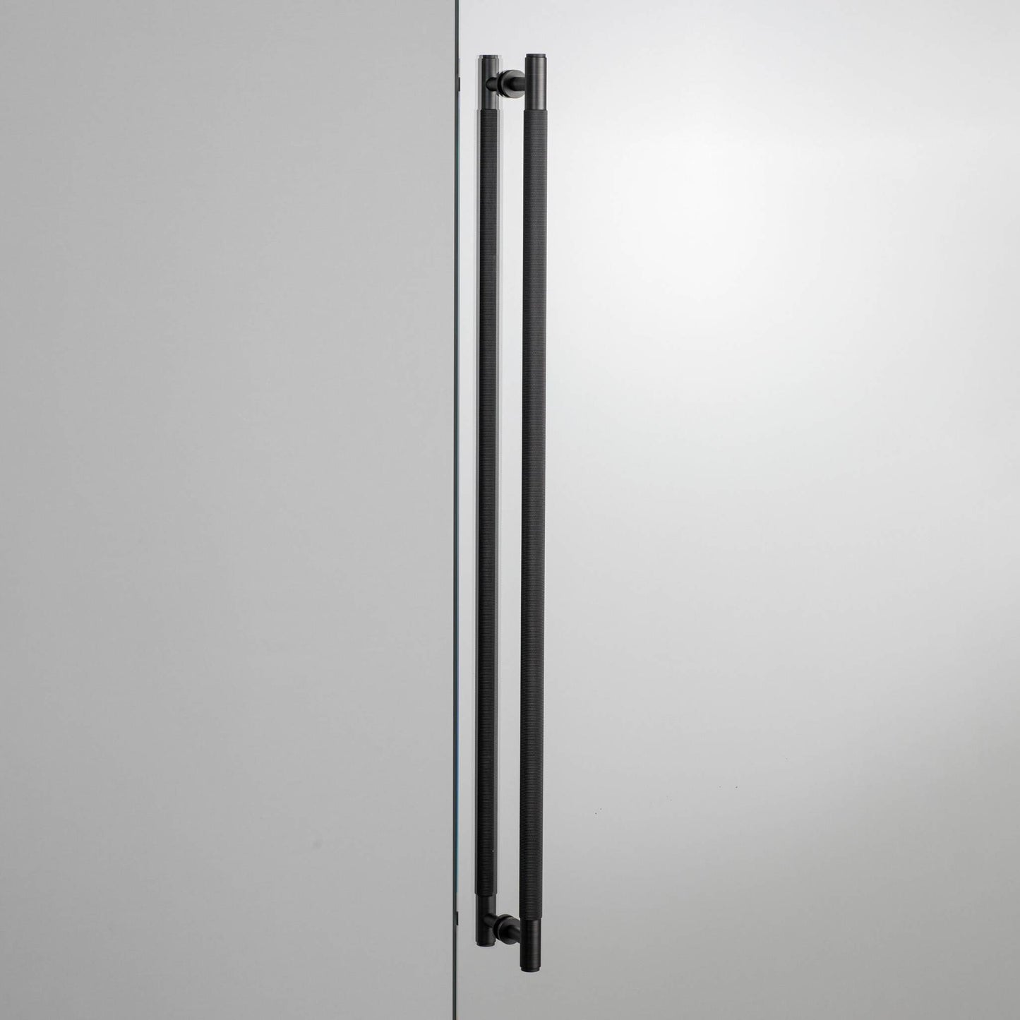 Closet Bar / Double-Sided / Cross Smoked Bronze