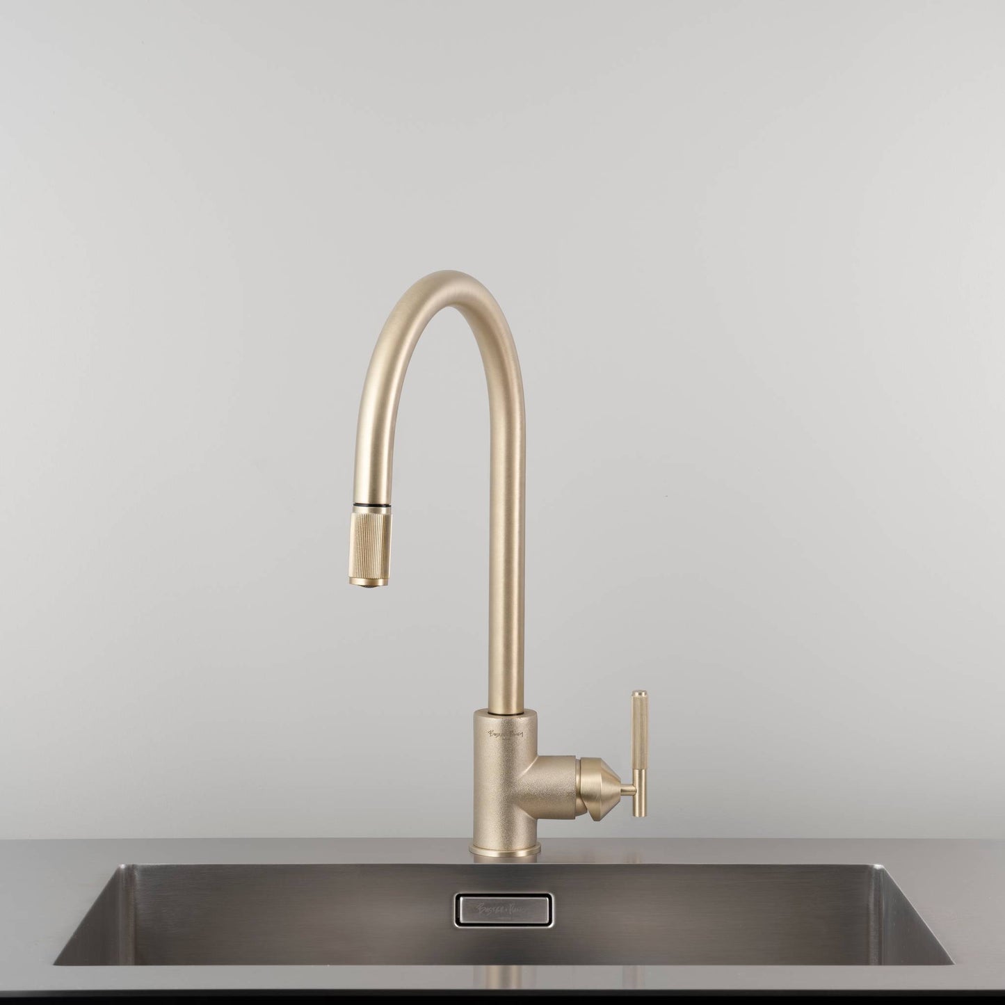 UK Kitchen Tap / Pull-Out Mixer / Linear Blond Brass